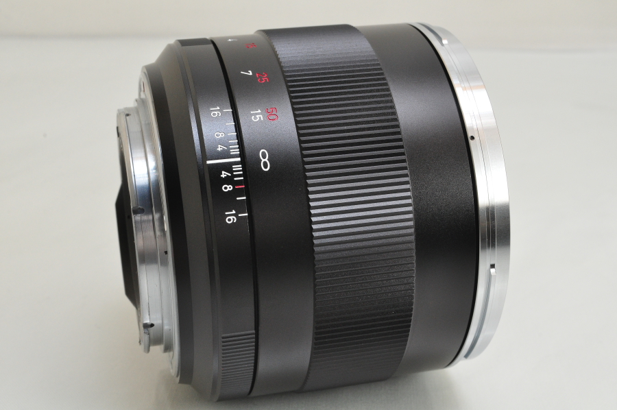 OPEN BOX]Carl Zeiss Planar T* 85mm F1.4 ZE Lens for Canon EF Mount